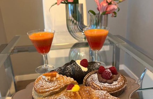 Santo Stefano Bed & Breakfast | Inviting Hopper House: Family-Friendly Stay with Kitchen