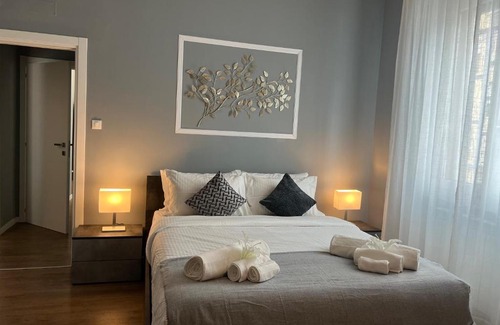Santo Stefano Bed & Breakfast | Inviting Hopper House: Family-Friendly Stay with Kitchen