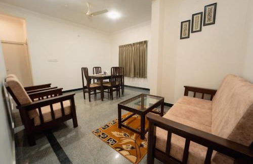Yelahanka Bed & Breakfast | Convenient Stay at Hoppers Stop Yelahanka with Breakfast