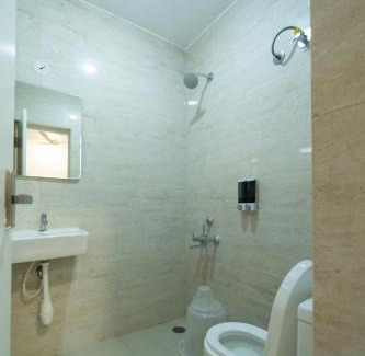 Yelahanka Bed & Breakfast | Convenient Stay at Hoppers Stop Yelahanka with Breakfast