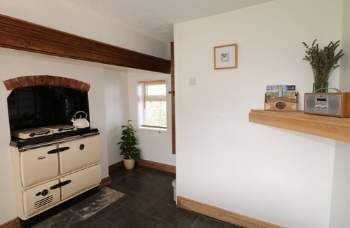 Doveridge Cottage | Hops Cottage: Family-Friendly Retreat in Doveridge