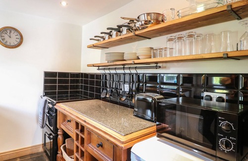 Doveridge Cottage | Hops Cottage: Family-Friendly Retreat in Doveridge