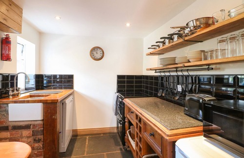 Doveridge Cottage | Hops Cottage: Family-Friendly Retreat in Doveridge