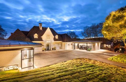 Fana Villa | Elegant Hopsneset Villa: Ideal for Family Getaways