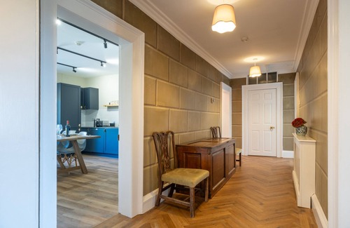 Hopton Wafers Apartment | Hopton Court Apartment - sleeps 6 guests in 3 bedrooms