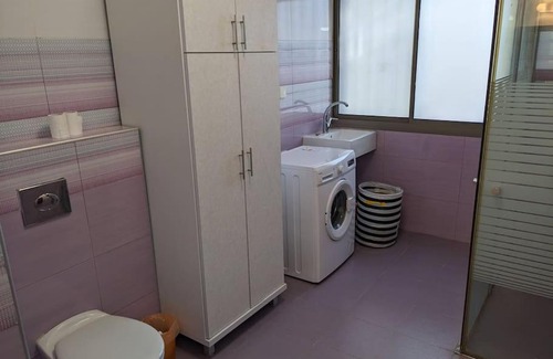 Haifa Apartment | Spacious 4BR HOREV for Film Festival & Beach Getaway