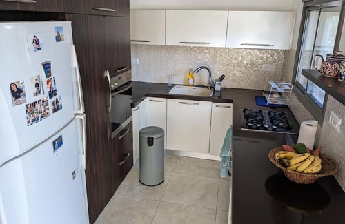 Haifa Apartment | Spacious 4BR HOREV for Film Festival & Beach Getaway