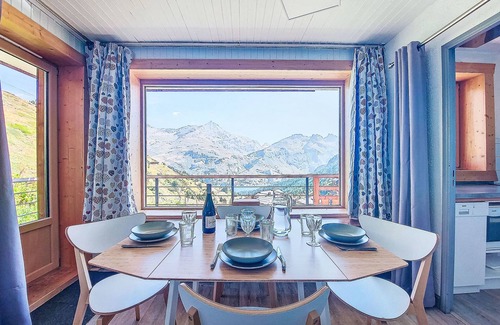 Les Almes Apartment | Relax at Horizon 2000: Scenic Lake View & Spa Amenities