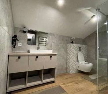 Yablunytsya Apartment | Top-Rated Horizon Apartments with Pool & Hot Tub Access