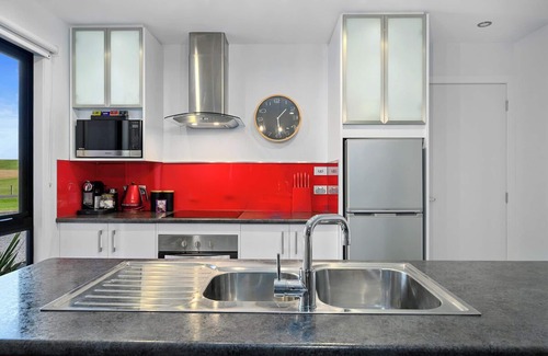 Stanley Apartment | Indulgent Horizon Deluxe Apartments with Hot Tub & Breakfast