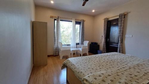 Kasiyalekh Apartment | Scenic 1BHK Horizon Hues with Wifi and Hill Views