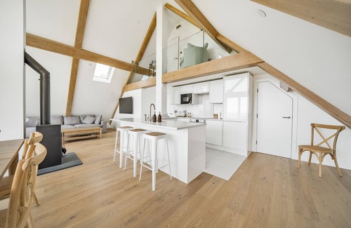 Lynmouth Apartment | Horizon View, a stunning, three bedroom, pet friendly holiday apartment with sea views in Lynmouth,