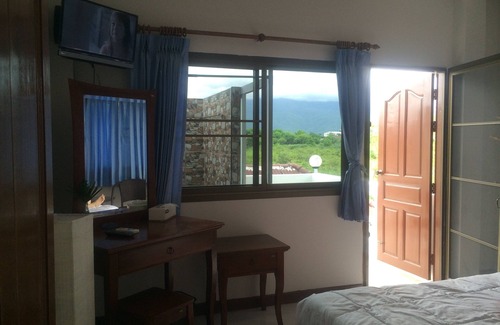 Pa Daet Bed & Breakfast | Horizon View Room R: Relaxing Retreat Near Local Amenities