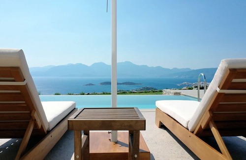 Agios Nikolaos Villa | Experience Horizon View Villa with Scenic Poolside Bliss