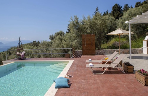 Evgiros Villa | Horizon Villa Nefeli with sea view near sandy Ponti beach