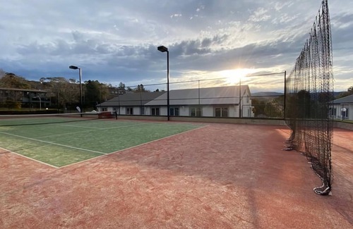 Jindabyne Apartment | Serene Horizons 216 on Lake Jindabyne with Pool & Kitchen