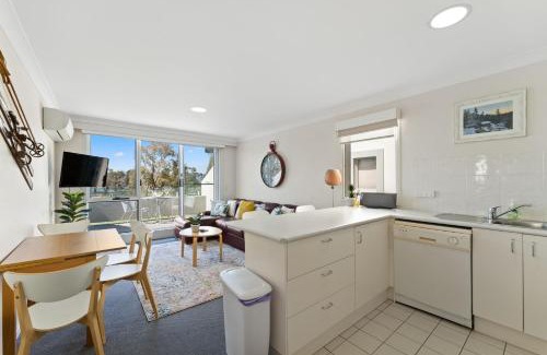 Jindabyne House | Relaxing Horizons 216: Lake Jindabyne Waterfront Retreat