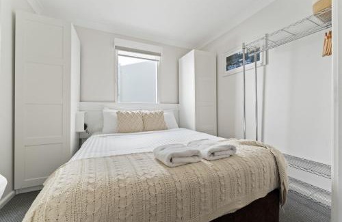 Jindabyne House | Relaxing Horizons 216: Lake Jindabyne Waterfront Retreat