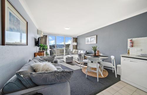 Jindabyne House | Horizons 306: Guest Rated 9.8 with Pool & Family Amenities