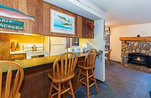 Mammoth Lakes House | Horizons 4 - Pool & Hot Tub Access