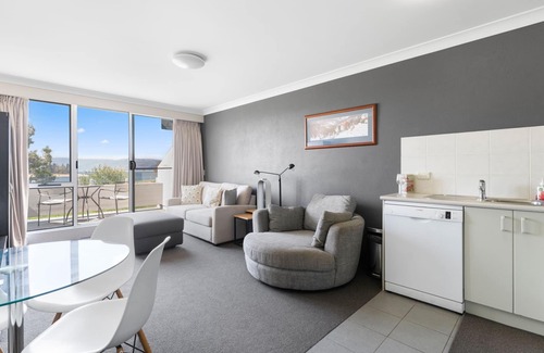 Jindabyne Apartment | Lake Jindabyne Waterfront Retreat - Guest Rated 9/10