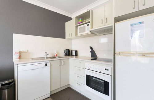 Jindabyne Apartment | Lake Jindabyne Waterfront Retreat - Guest Rated 9/10