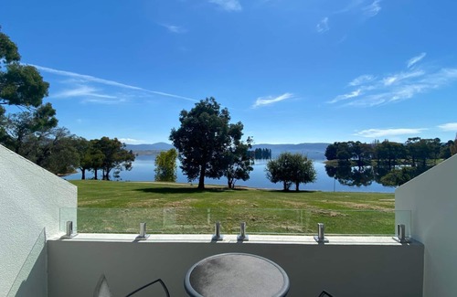 Jindabyne Apartment | Lake Jindabyne Waterfront Retreat - Guest Rated 9/10