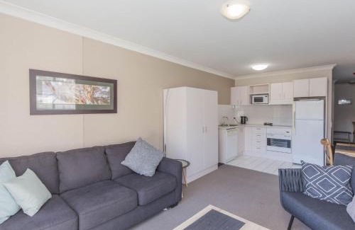 Jindabyne Apartment | Discover Horizons 501: Family-Friendly Stay with Pool