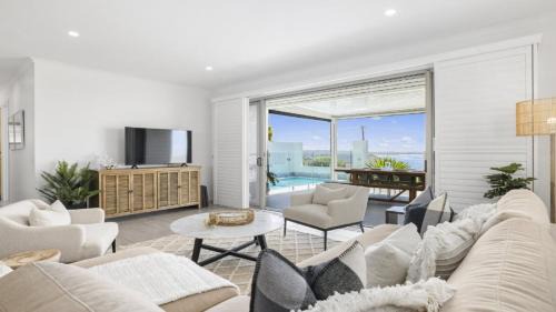 Woolgoolga House | Horizons: Premier 4-Star Stay with Pool & Pet-Friendly Perks