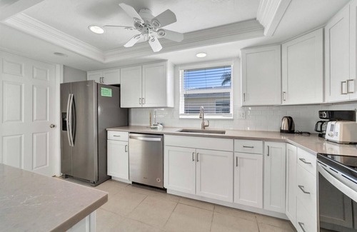 Siesta Key Villa | Oceanfront Horizons West Villa B-4 Near Crescent Beach