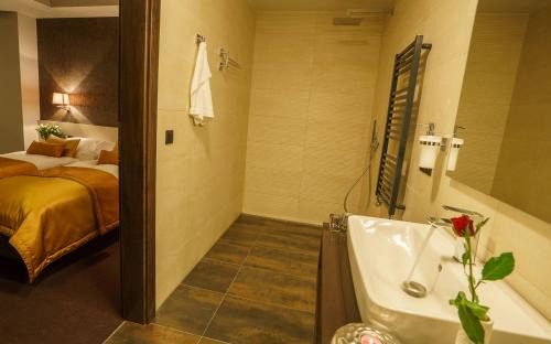 Tatranska Lomnica Hotel | Relaxing Stay at Horizont Resort with Private Pool & Spa