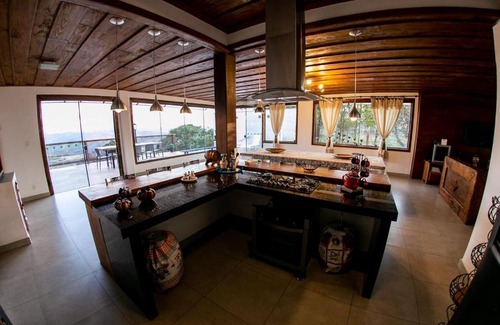 Lavras Novas House | Pet-Friendly Getaway at Horizonte de Lavras - Rated 10/10