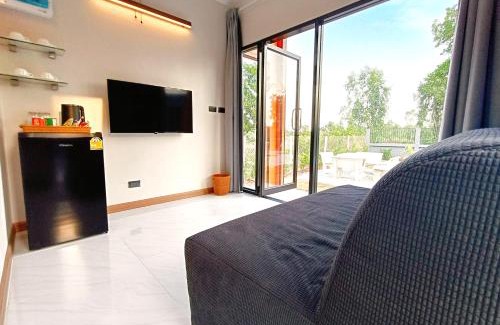 Um Chan House | Family-Friendly Getaway at Hormduk Resort with Breakfast