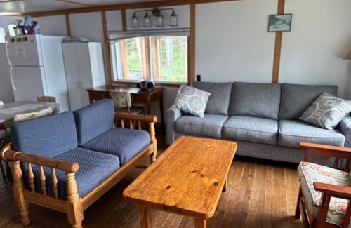 Ryerson Cottage | Guest Rated 9.8: Horn Lake, Lakefront Cottage Retreat