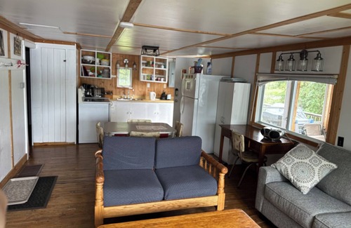 Ryerson Cottage | Guest Rated 9.8: Horn Lake, Lakefront Cottage Retreat