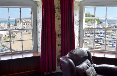 Hele House | Family-Friendly Hornblower Hotel with Pet Amenities
