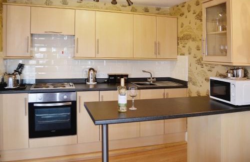 Hele House | Family-Friendly Hornblower Hotel with Pet Amenities