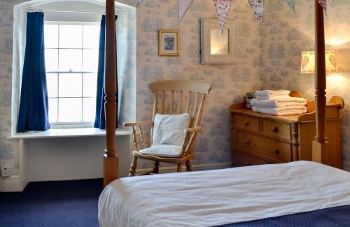 Hele House | Family-Friendly Hornblower Hotel with Pet Amenities