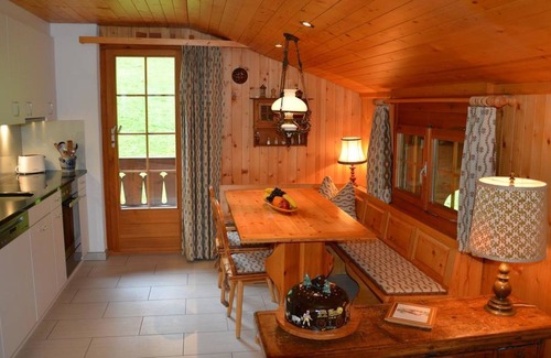 Saanen Apartment | Discover Hornflue (Wohlwender) with Spa and Breakfast