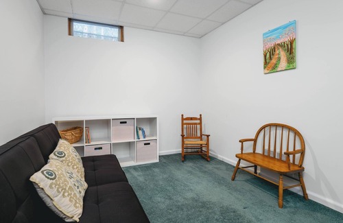 Williamsburg House | Horse Show Stay, 5 minutes from park, Dog friendly