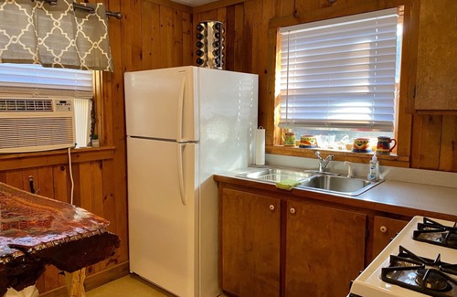 Ferguson Cabin | Pet-Friendly Horse Themed Cabin with Pool & High Ratings