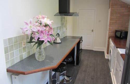 Amroth House | Eco-Friendly Horsemanstone: 4-Star with Hot Tub & Breakfast