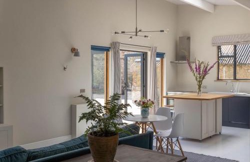 Axminster House | Inviting Horseshoe Barn: Ocean Views & Breakfast Included
