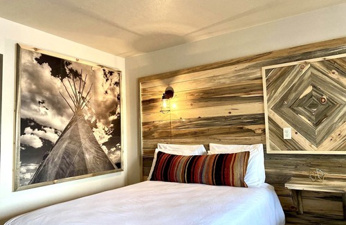 Lovell Hotel | Top-Rated Horseshoe Bend Motel with Family-Friendly Amenities