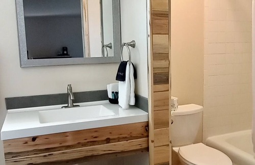 Lovell Hotel | Top-Rated Horseshoe Bend Motel with Family-Friendly Amenities
