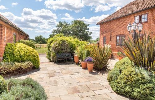 Little Glemham House | Horseshoe Hotel: Family-Friendly Stay with Pool & Pets Welcome