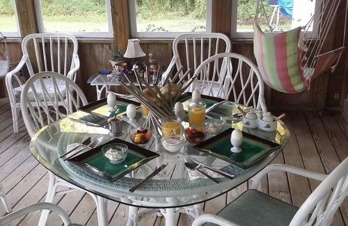 Chincoteague Apartment | Horseshoe Haven: Pet-Friendly Retreat with Ocean Views