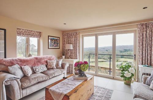 Holmesfield House | Inviting Horseshoe House: A Premier 4-Star Getaway