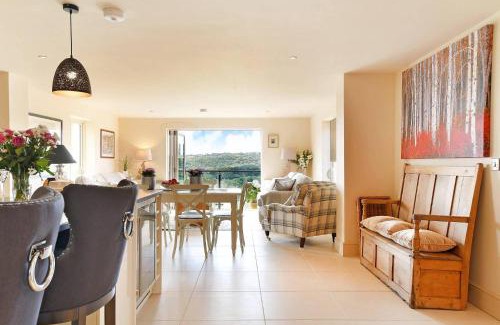 Holmesfield House | Inviting Horseshoe House: A Premier 4-Star Getaway