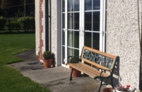 Ratoath House | Experience Horseshoe House: Oceanfront Bliss Awaits You